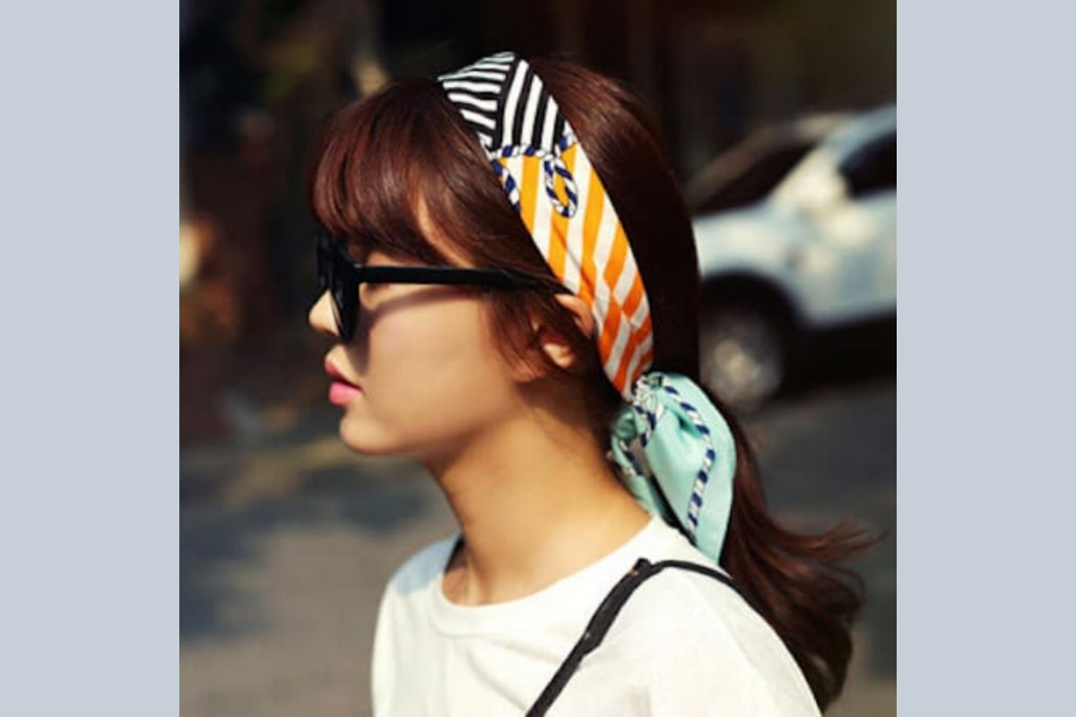 Kiểu buộc khăn turban sau đầu mang đến một phong cách thanh lịch và tinh tế